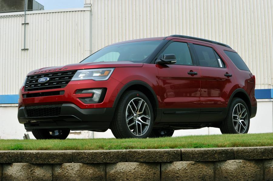  Ford Explorer Sport 2016 года  (фото 2 из 12)